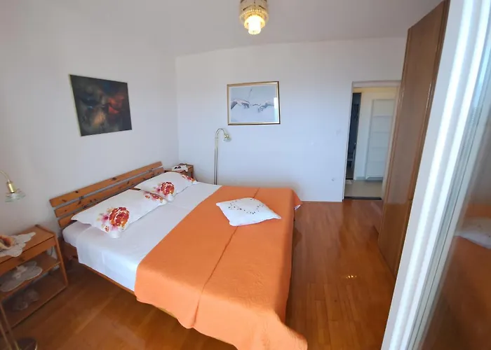 Angie 4 - Marjan Hill *